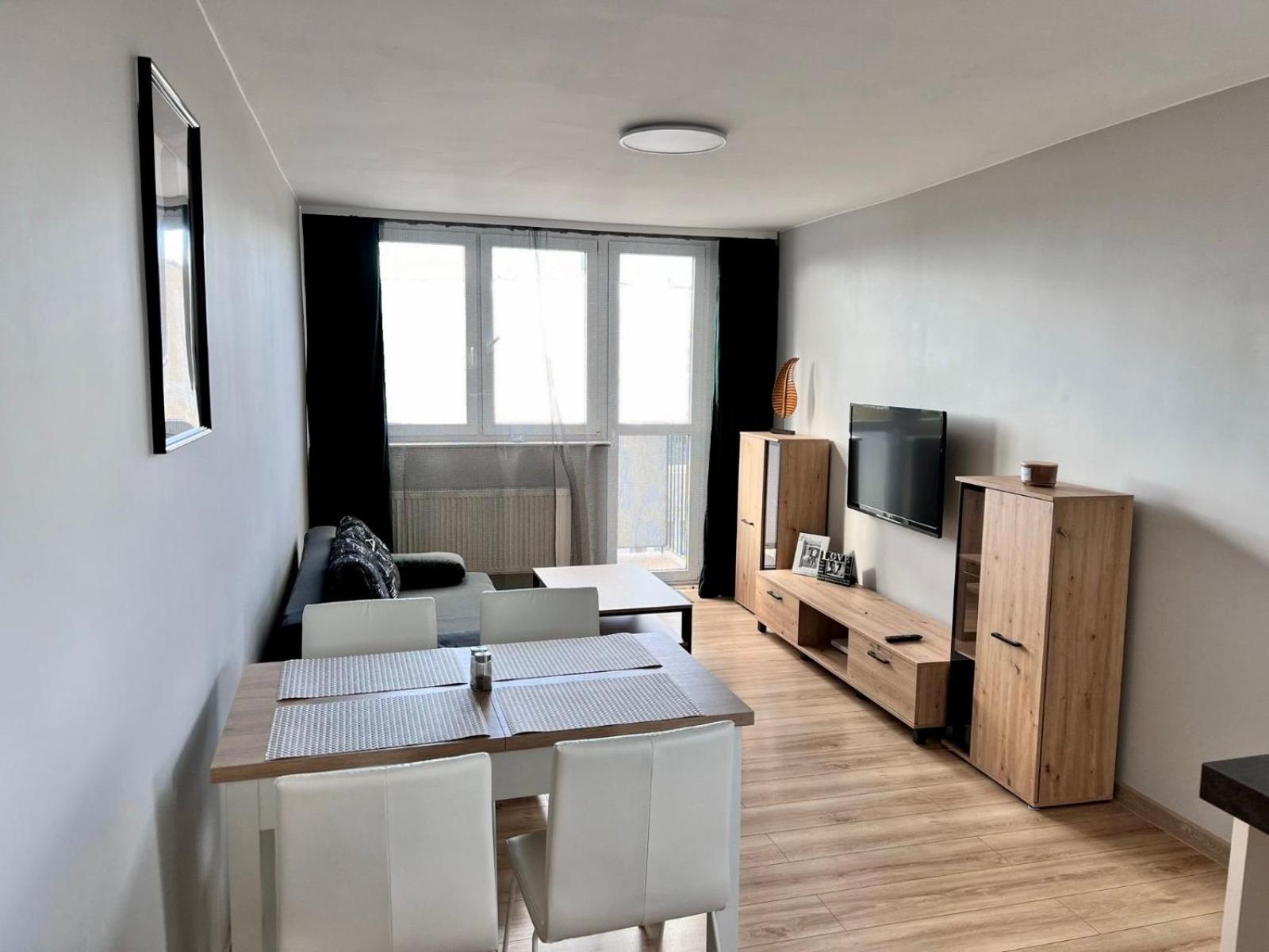 Apartament Piast ออสทรุฟ วีแยลคอพพอลสกี ภายนอก รูปภาพ